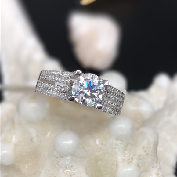 Moissanite Diamond Ring With Certificate free Ring Engraver - Picture 5 of 10